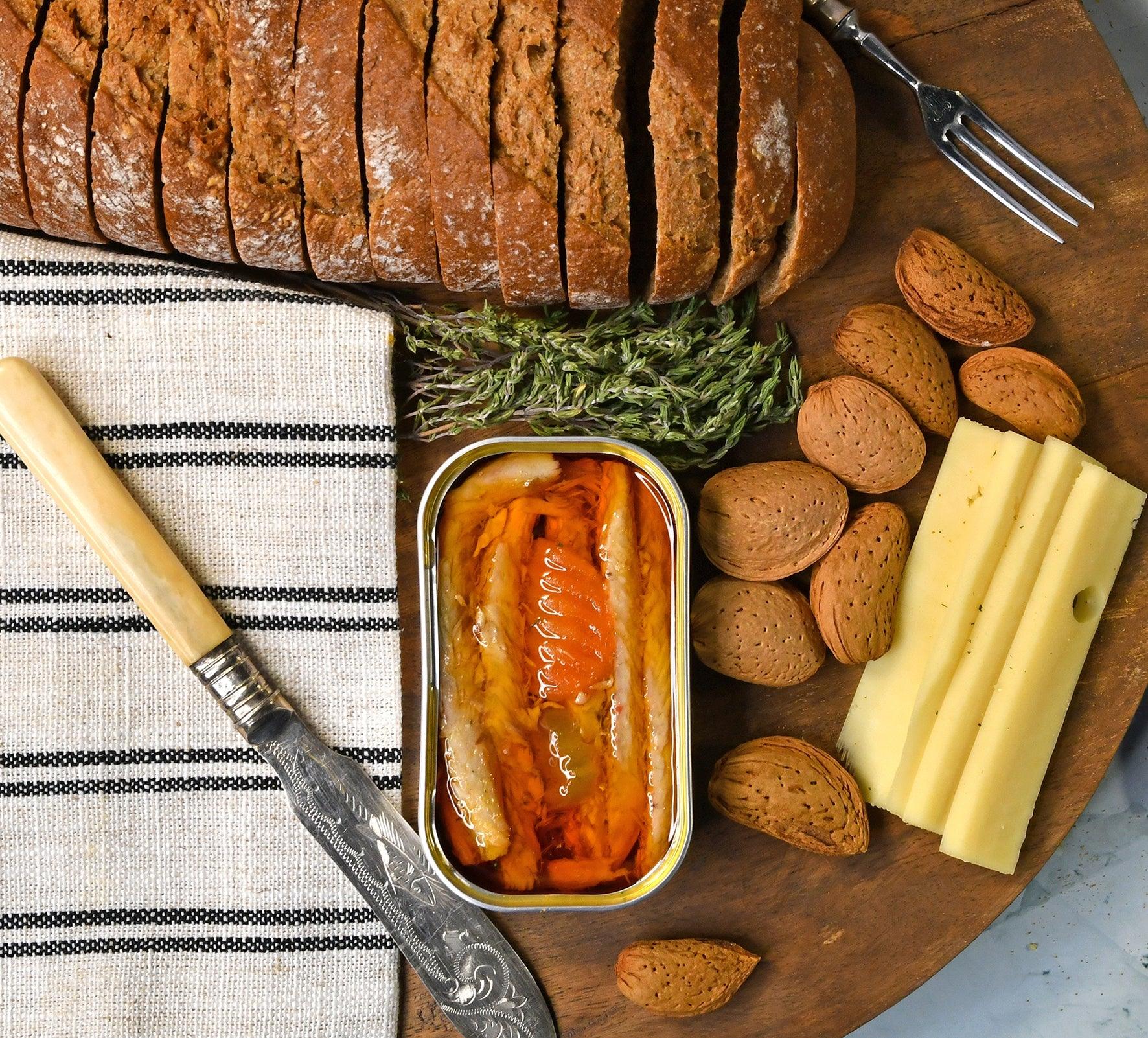 Skumbrių filė aštriame aliejuje su marinuotais agurko ir morkų griežinėliais Minerva Classic